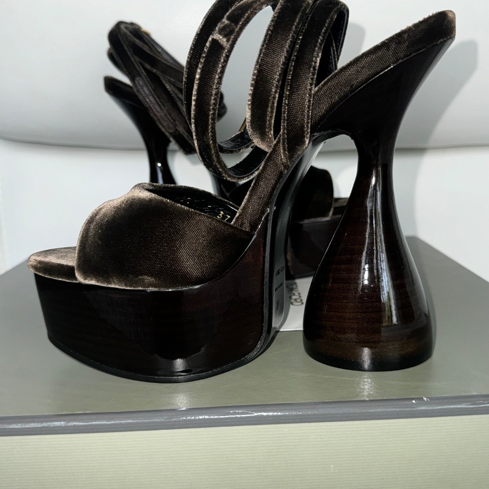 Tomford - Picture 5 of 9